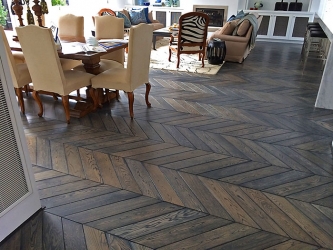 Large Chevron parquetry hand stained - 001